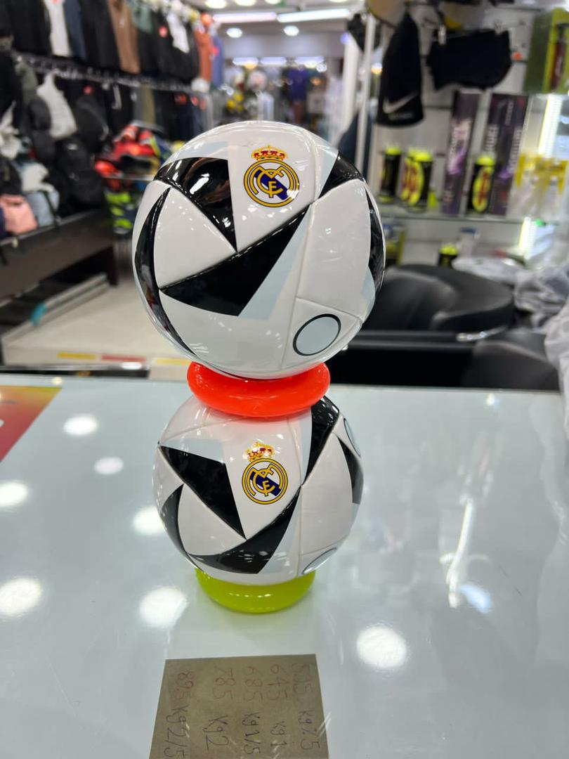 توپ فوتبال رئال مادرید